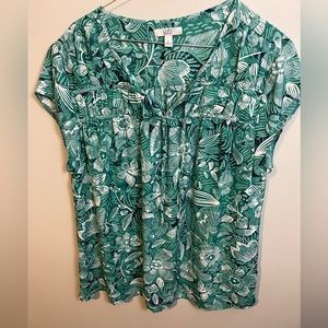 Green and White Croft & Barrow Short Sleeve Blouse